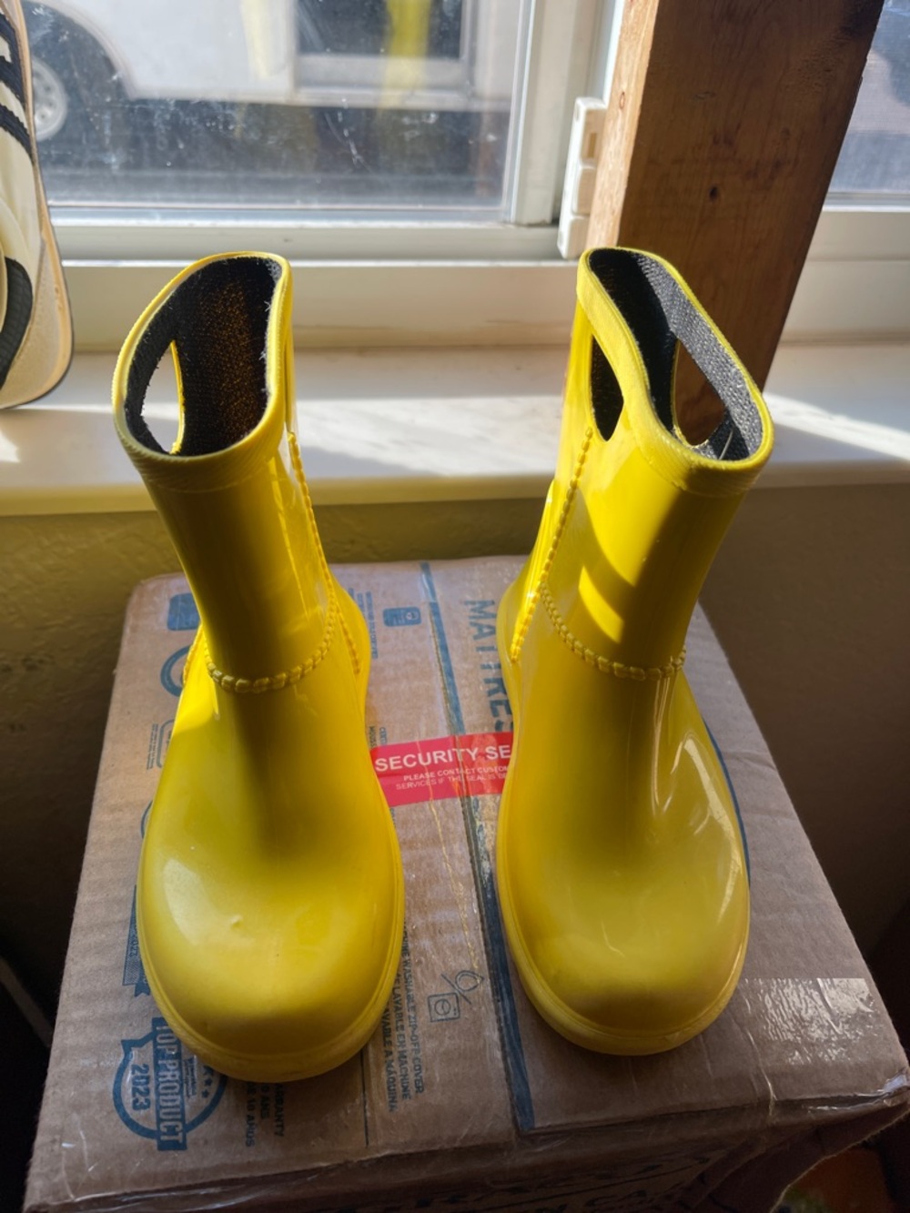 UGG TODDLER RAHJEE LEMON YELLOW RAIN BOOTS Size 10